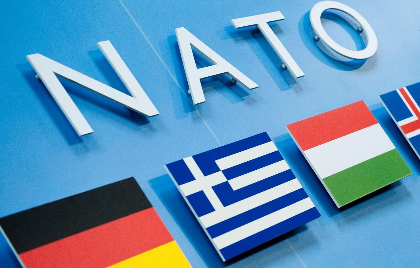 Несмотря на ультиматум Венгрии, НАТО не собирается менять условия сотрудничества с Украиной