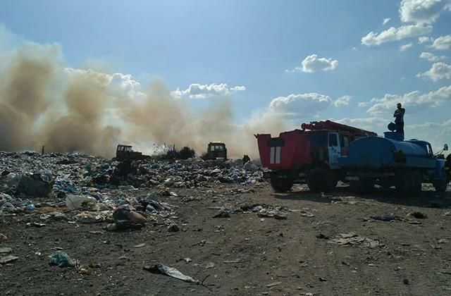 Велика пожежа на сміттєзвалищі у Миколаєві: рятувальники назвали причину Велика пожежа на сміттєзвалищі у Миколаєві: рятувальники назвали причину