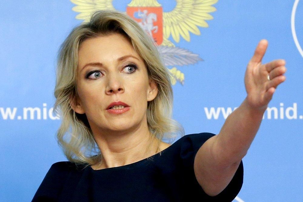 "Даже техника не выдерживает этого бреда": сеть рассмешил конфуз со спикером российского МИД