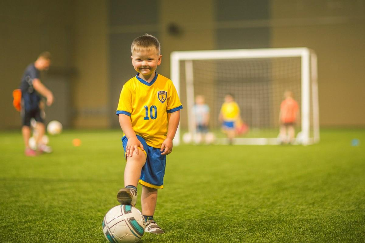До финала Лиги чемпионов звезды футбола сыграли с детьми в Киеве
