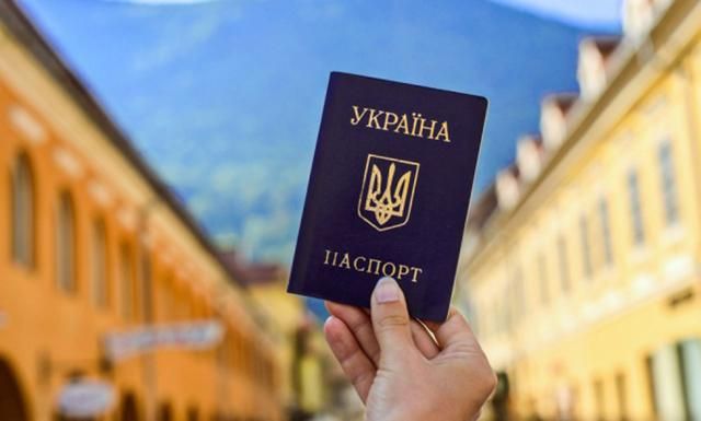 Чи є ризики для призупинення безвізу України з ЄС: єврокомісар дав відповідь