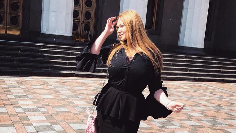 Опальна помічниця нардепа продемонструвала непристойності у Раді Опальна помічниця нардепа продемонструвала непристойності у Раді