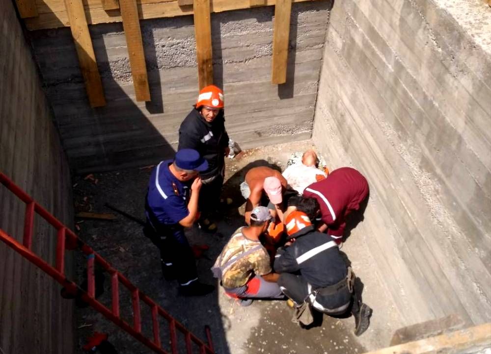 В Одесской области мужчина упал в строительный котлован В Одесской области мужчина упал в строительный котлован