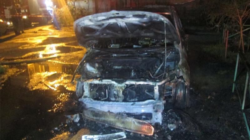 Вночі в Ужгороді спалили автомобіль прокурора