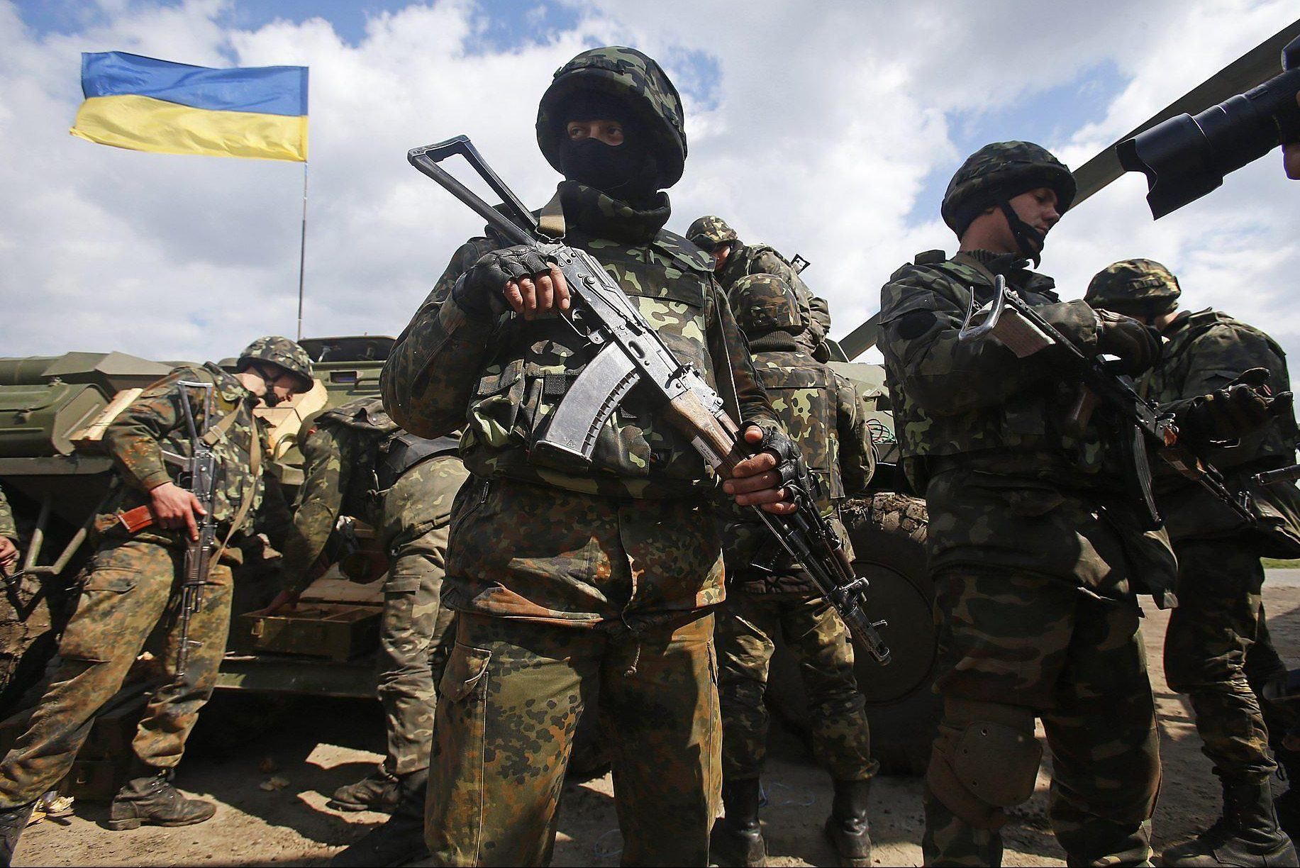Военные ВСУ ликвидировали снайпера пророссийских боевиков вблизи Широкина Военные ВСУ ликвидировали снайпера пророссийских боевиков вблизи Широкина