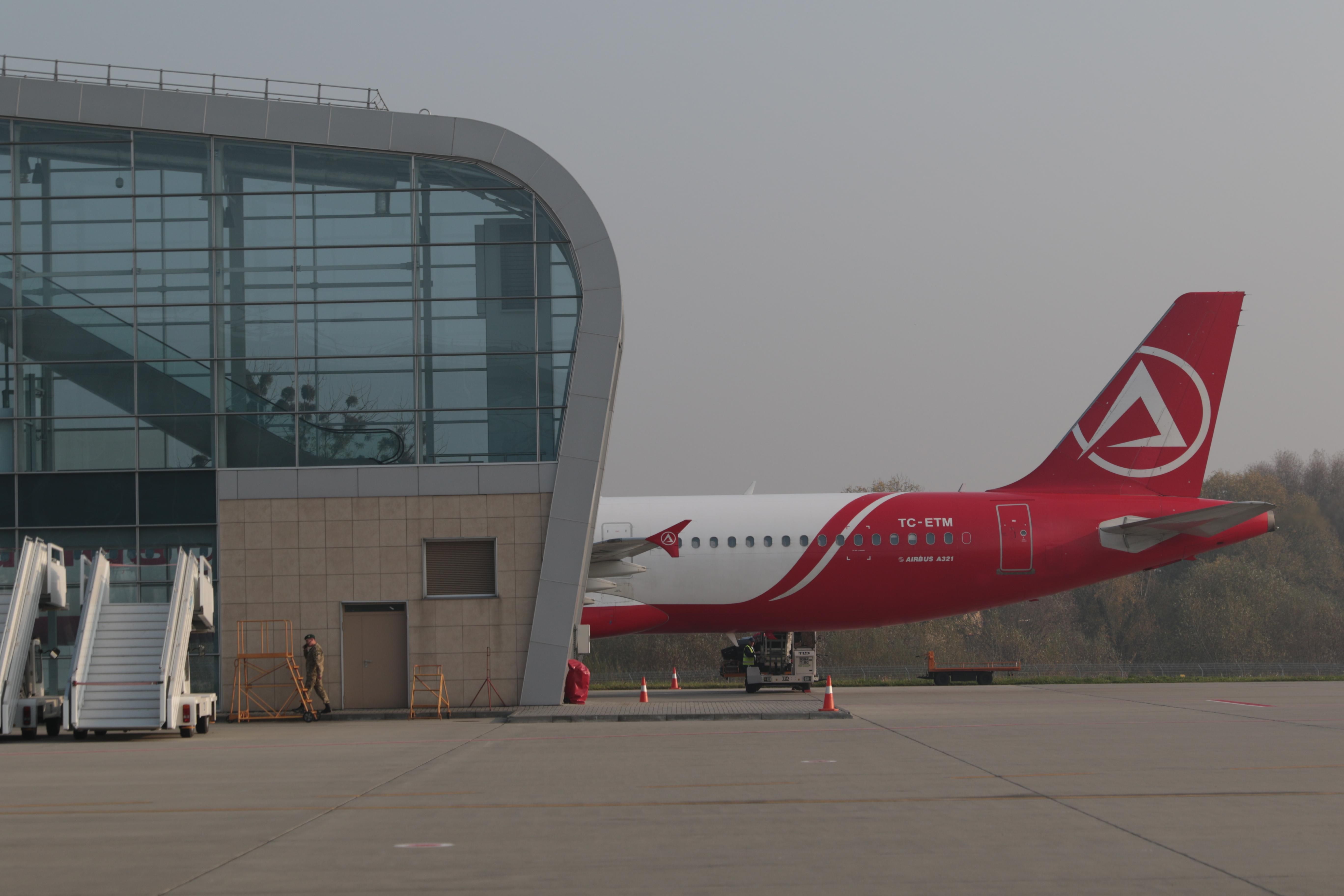 Высококачественное авиатопливо могут производить в Украине, – Порошенко Высококачественное авиатопливо могут производить в Украине, – Порошенко