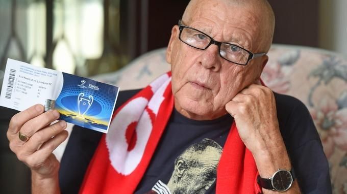 75-летний фан "Ливерпуля" не попал на финал ЛЧ в Киев: мужчина прослезился 75-летний фан "Ливерпуля" не попал на финал ЛЧ в Киев: мужчина прослезился