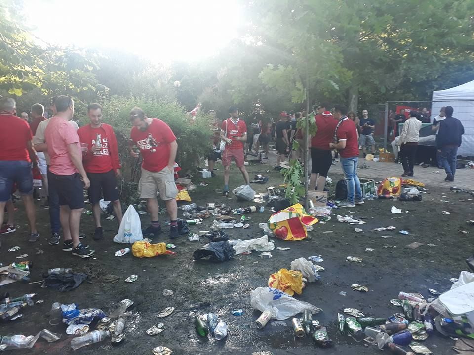Горы мусора и бутылки в фонтане: обратная сторона Лиги чемпионов в Киеве