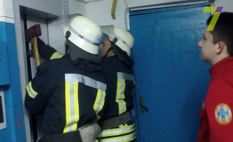 В одеській багатоповерхівці обірвався ліфт із людьми: відомі подробиці