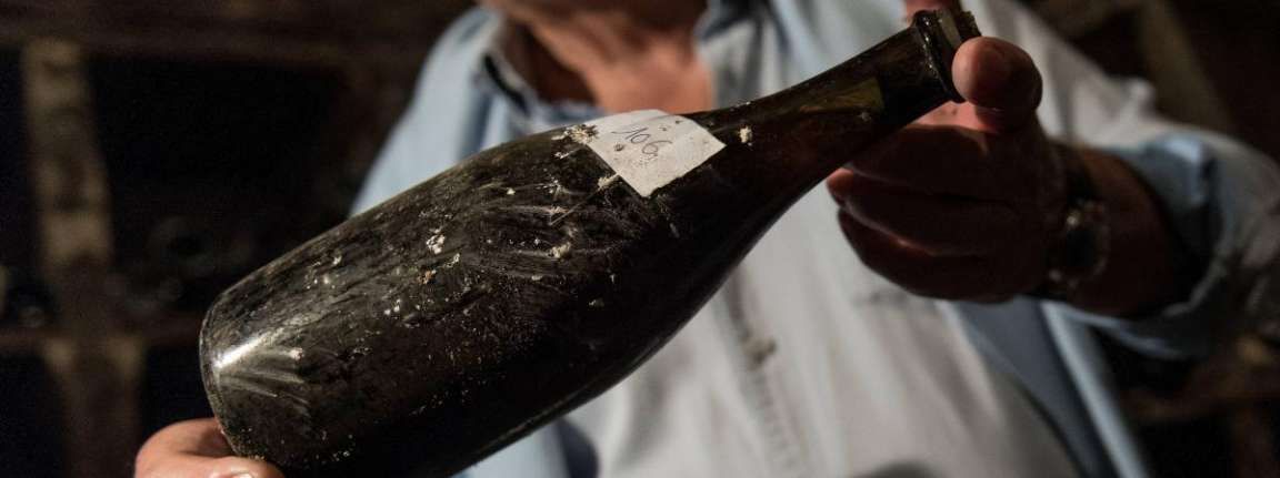 У Франції на аукціоні придбали вино за рекордну суму У Франції на аукціоні придбали вино за рекордну суму