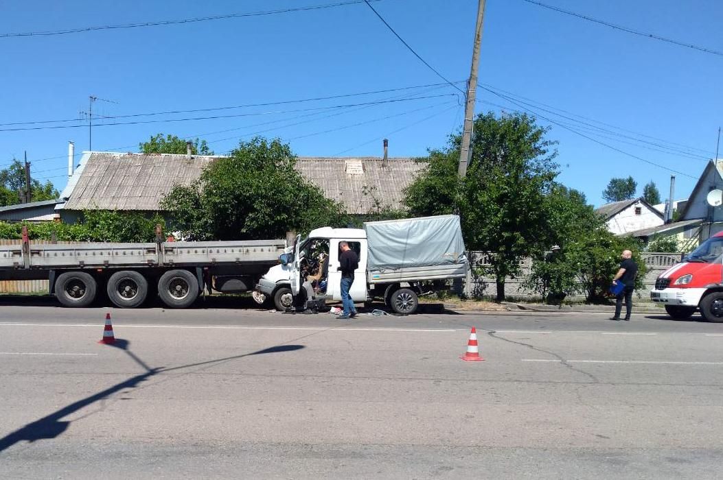 Масштабное ДТП в Днепропетровске: пострадали трое взрослых и 5-летний ребенок