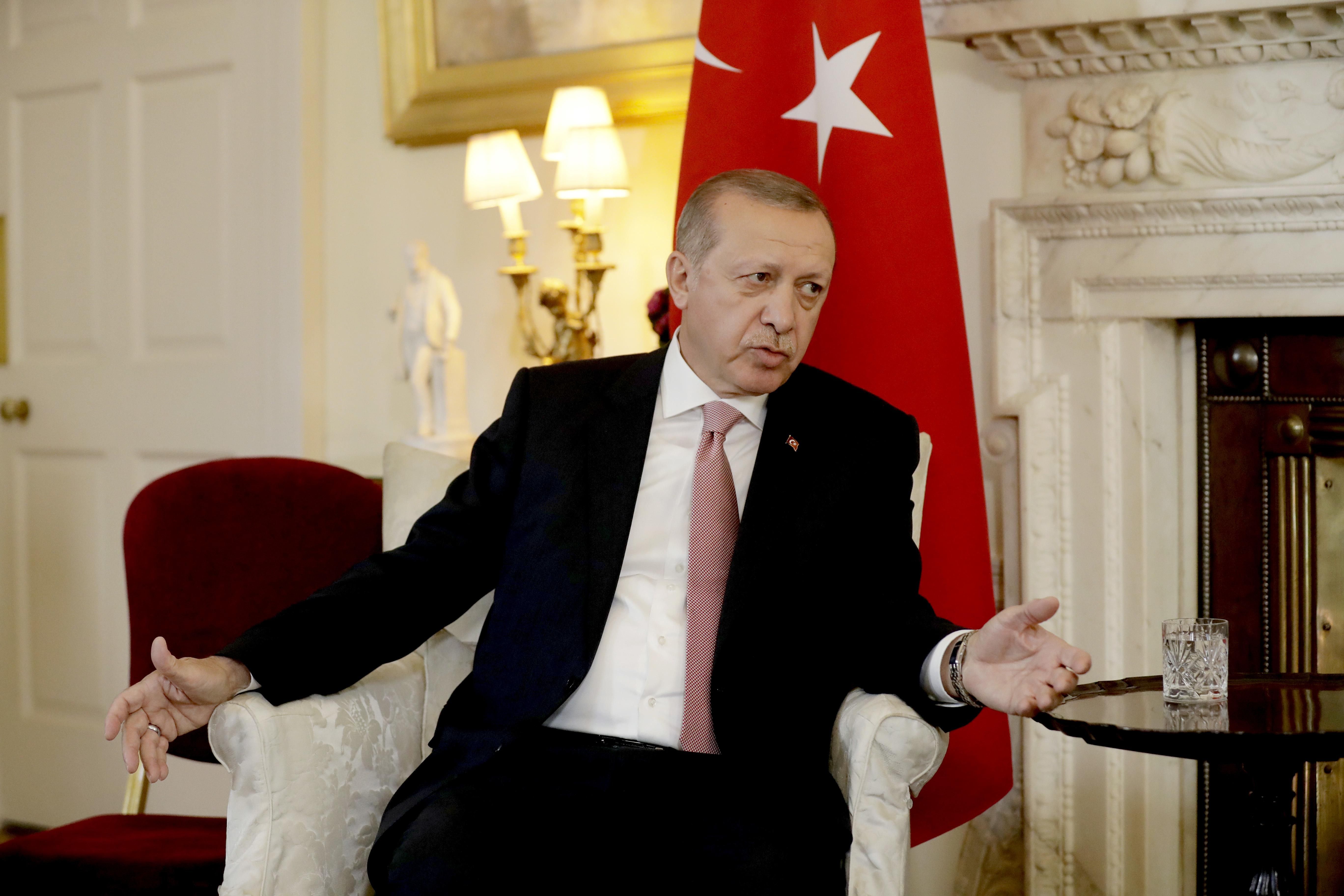 "Змова іноземних держав": Ердоган закликає турків міняти євро і долари на ліри