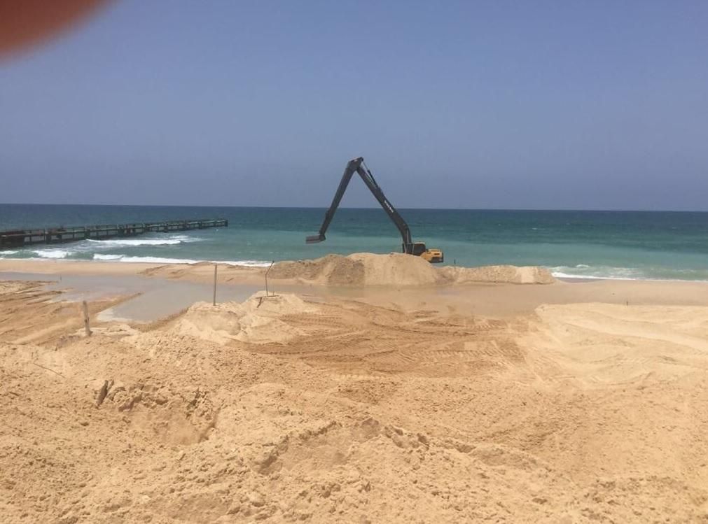 Ізраїль почав зведення морського бар'єру вздовж кордону із Сектором Газа: фото з будівництва