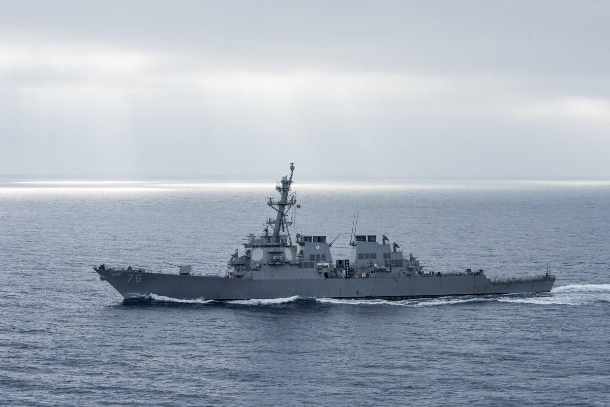 США направили военные корабли к спорной территории Китая