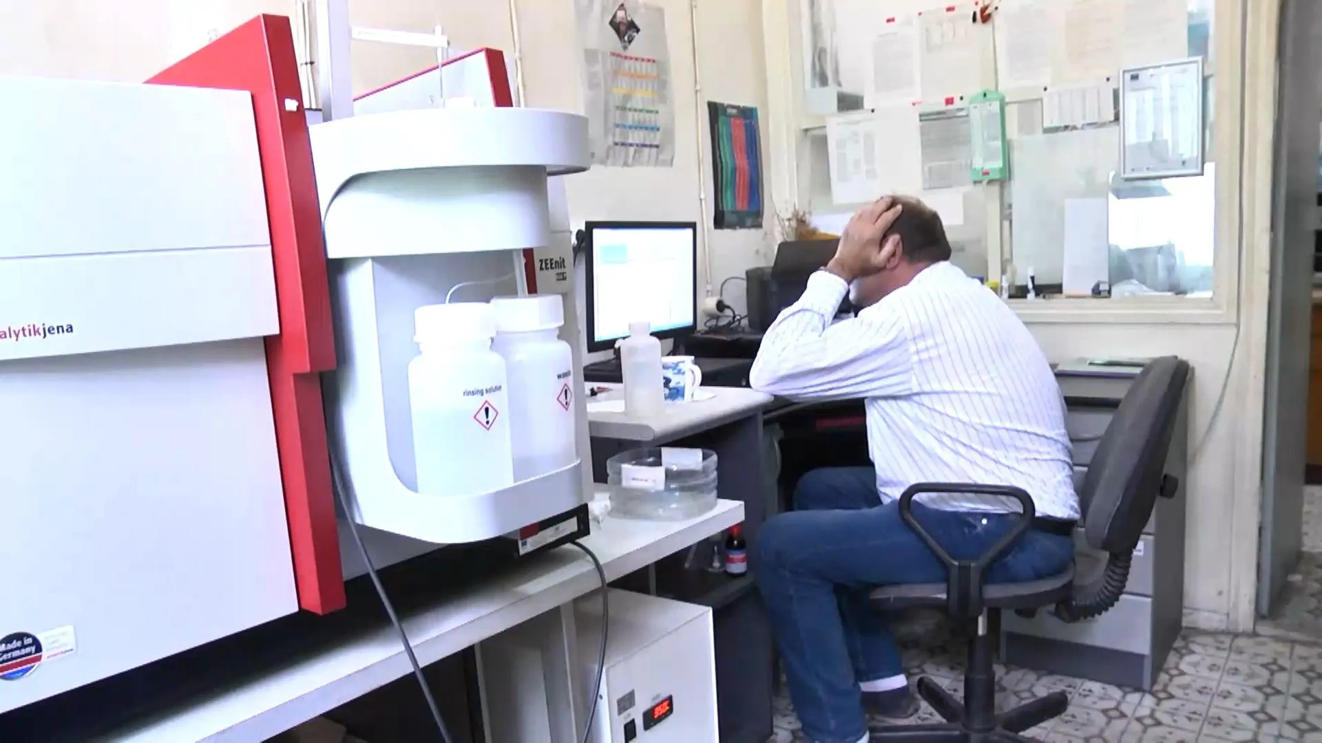 Лабораторія в Українському центрі дослідження моря Лабораторія в Українському центрі дослідження моря