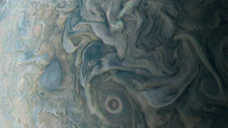 У NASA показали неймовірні фото із поверхні Юпітера