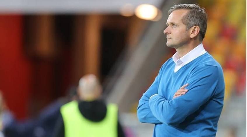 Фанаты избили украинского тренера после разгромного поражения и вылета команды Фанаты избили украинского тренера после разгромного поражения и вылета команды