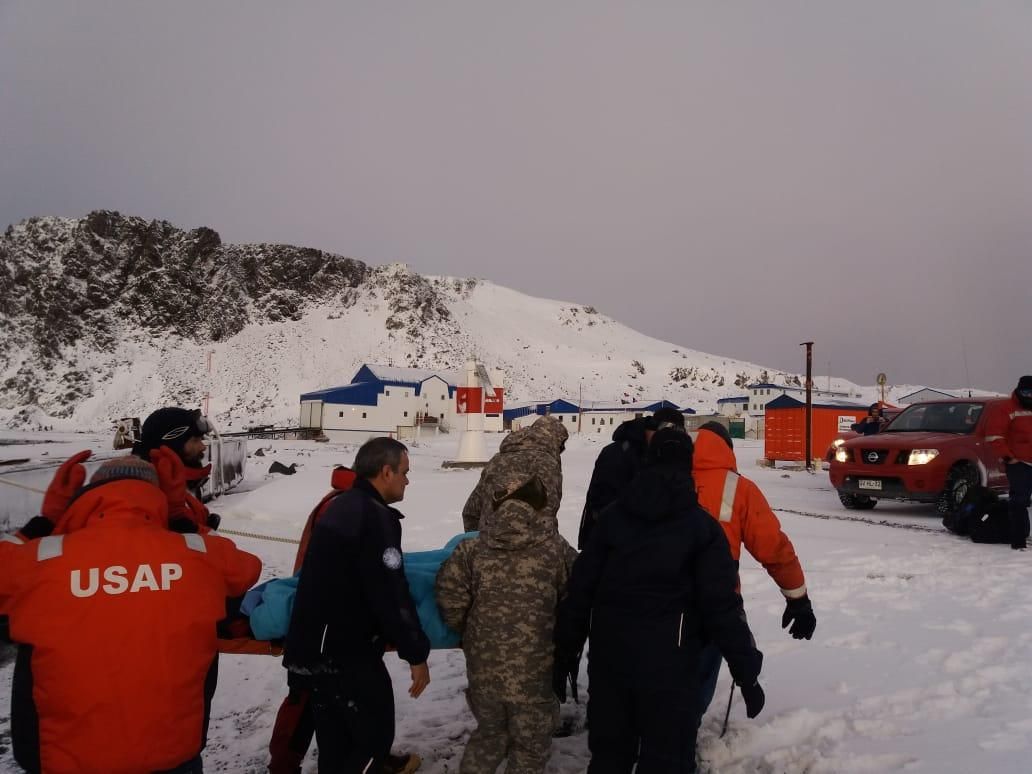 Украинского полярника эвакуировали со станции "Академик Вернадский"