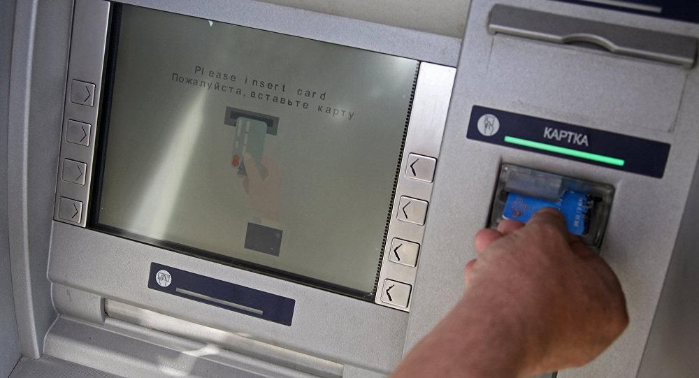 В оккупированном Донецке снова появились наличные в банкоматах