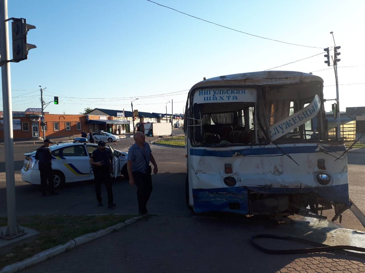 Автобус з гірниками потрапив в ДТП на Кіровоградщині: дивом обійшлось без жертв