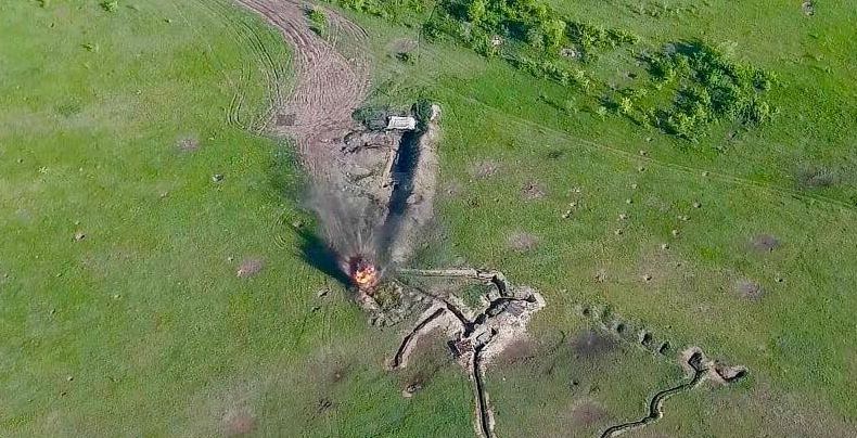 Украинские бойцы уничтожили вражескую технику на Донбассе: красноречивые фото Украинские бойцы уничтожили вражескую технику на Донбассе: красноречивые фото