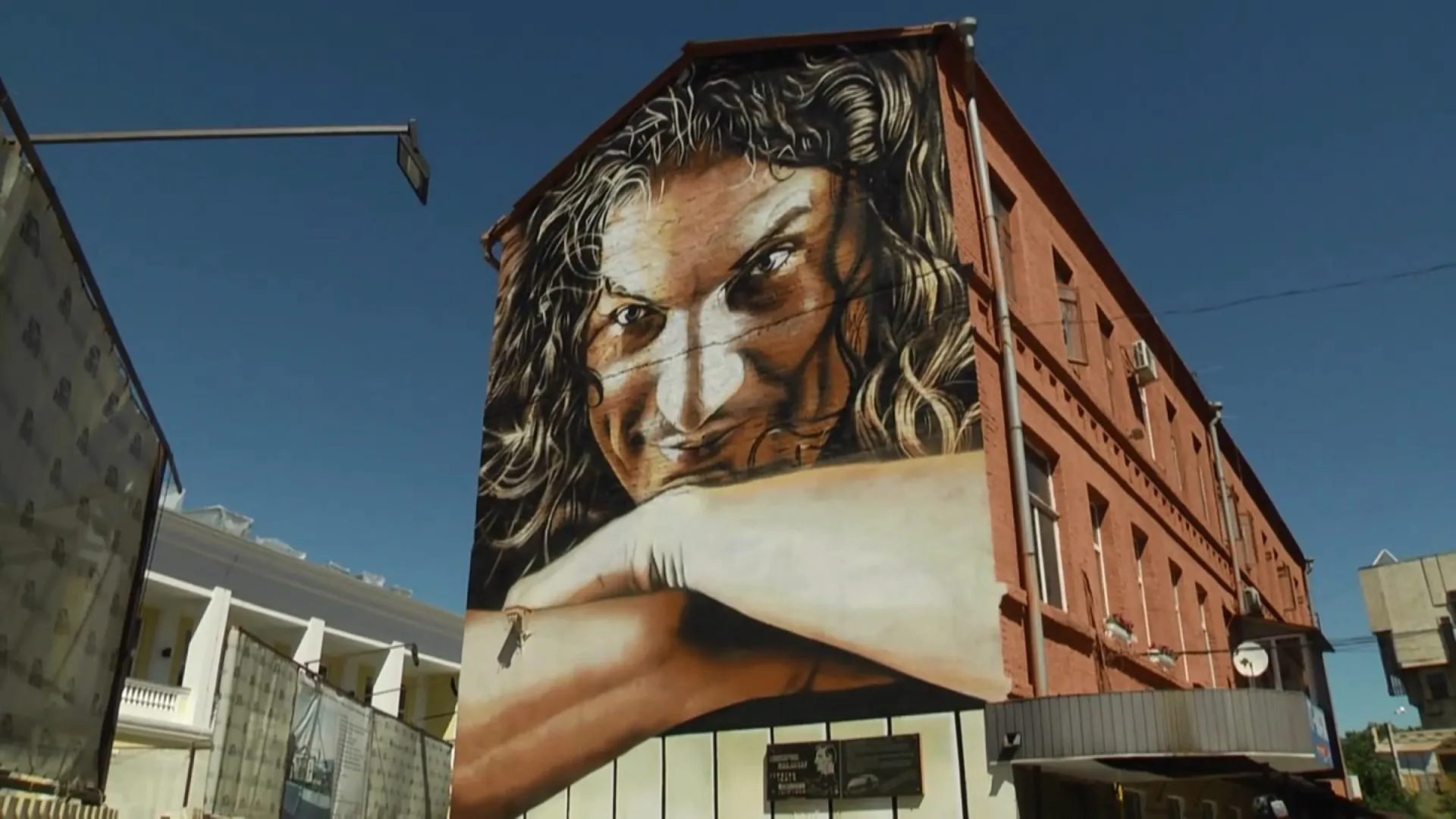 Мурал на честь Кузьми Скрябіна у Харкові Мурал на честь Кузьми Скрябіна у Харкові