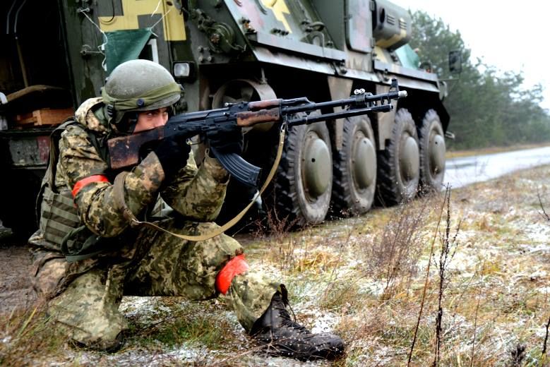 Боевики пытаются идти в наступление на Донбассе, – Порошенко
