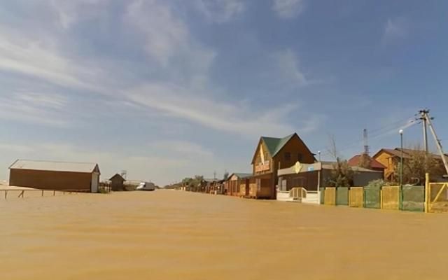 Потужний шторм у Кирилівці: популярний курорт затопило