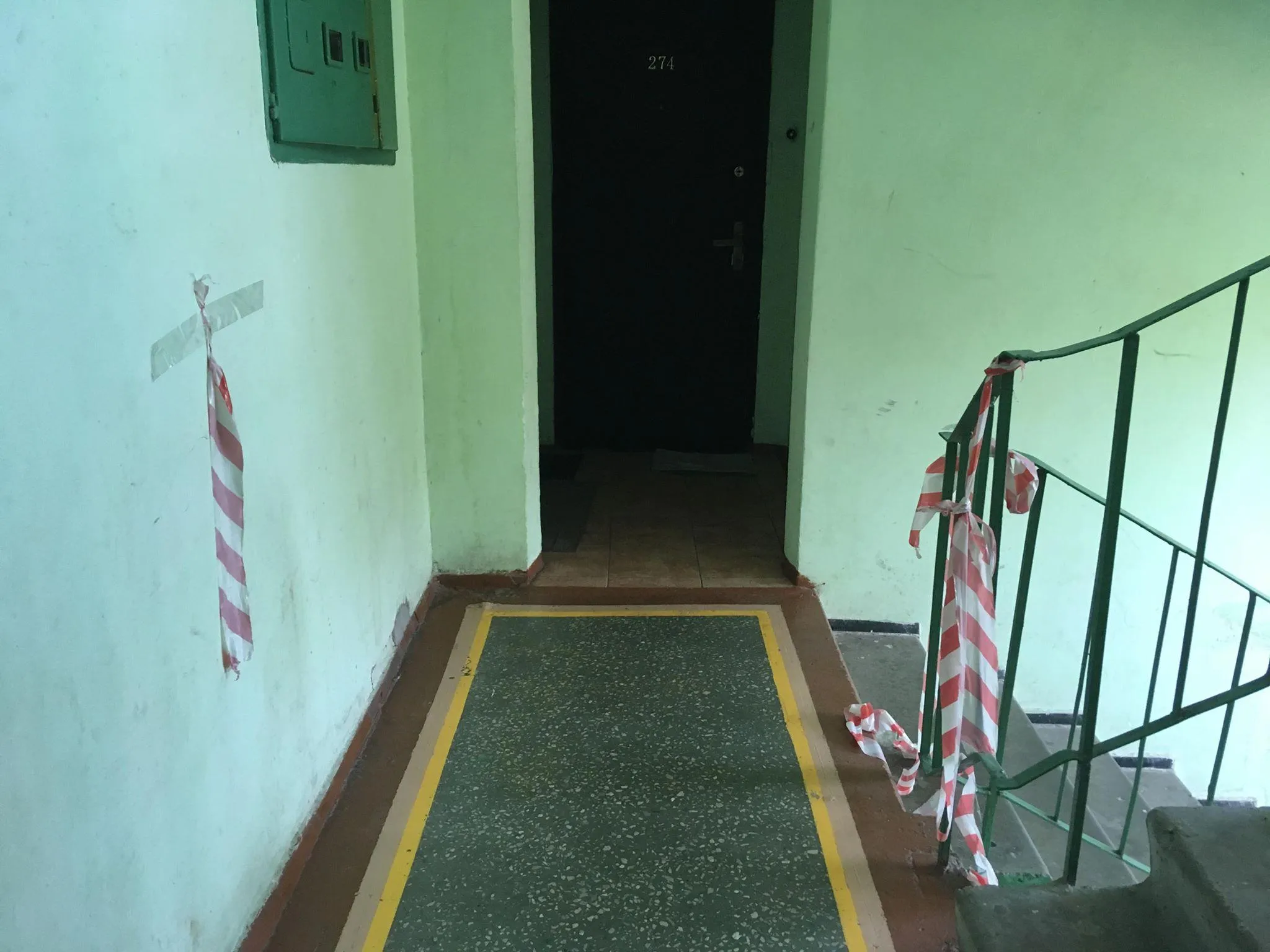 Під'їзд будинку, де жив Аркадій Бабченко Під'їзд будинку, де жив Аркадій Бабченко