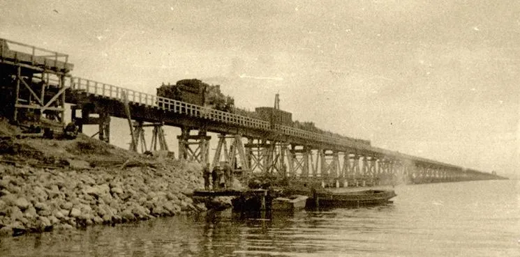 Перший залізничний міст до Криму простояв 101 день
