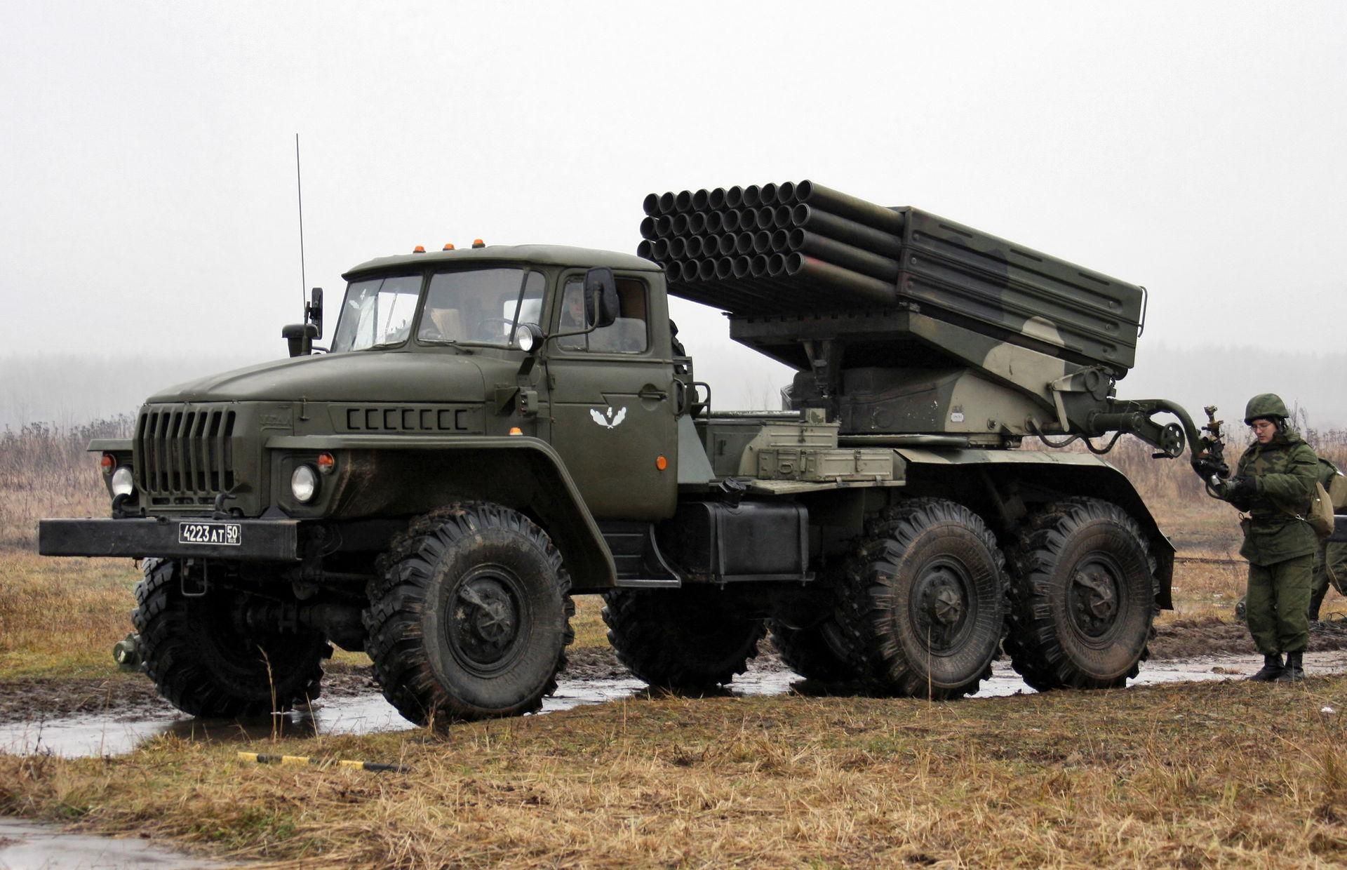 В оккупированном Донецке заметили колонну военной техники: фото