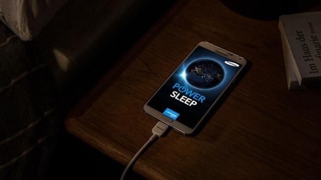 Чому шкідливо заряджати смартфон вночі: експерти назвали причину Чому шкідливо заряджати смартфон вночі: експерти назвали причину