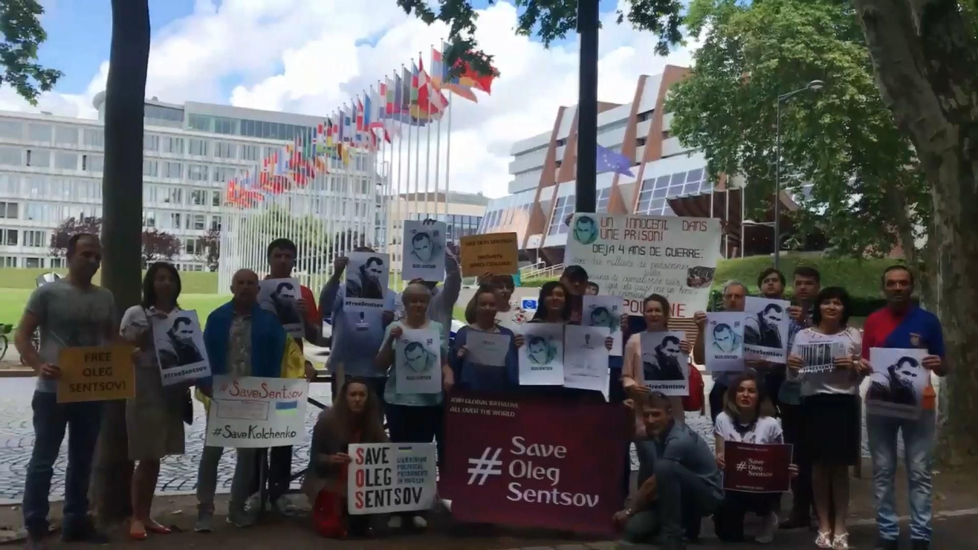 Стартовала всемирная акция в поддержку Олега Сенцова и украинских политзаключенных: видео Стартовала всемирная акция в поддержку Олега Сенцова и украинских политзаключенных: видео