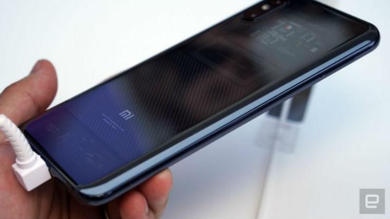 Смартфон Xiaomi Mi 8 з прозорим корпусом показали на "живих" фото