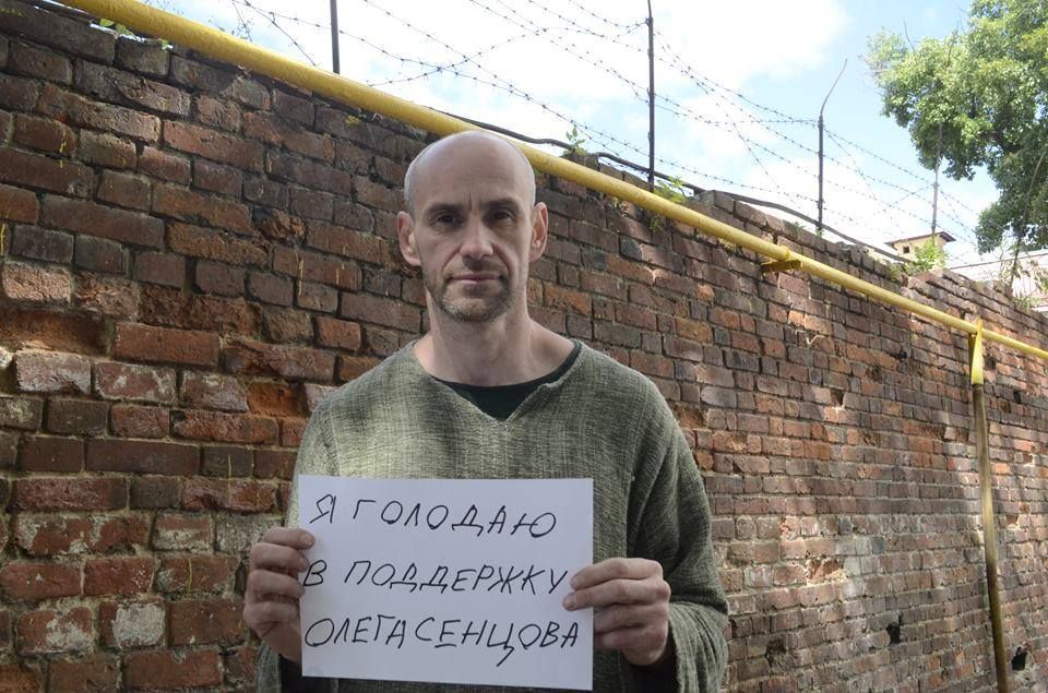 "Мне надоело": Российский журналист Буртин объявил голодовку в поддержку Сенцова