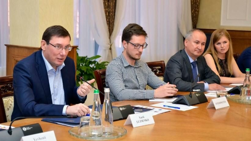 Из-за "убийства" Бабченко Луценко с Грицаком должны были отчитываться перед послами Из-за "убийства" Бабченко Луценко с Грицаком должны были отчитываться перед послами