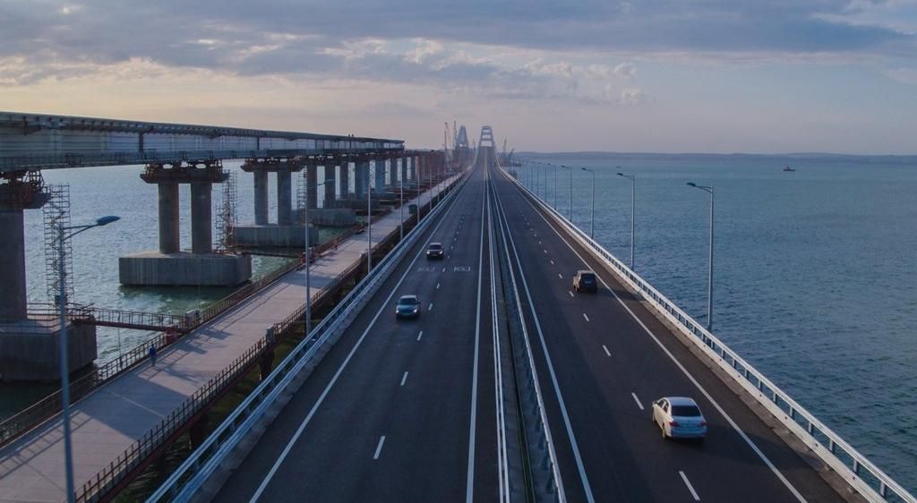 На Крымском мосту произошло первое ДТП: детали