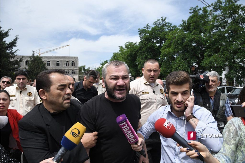 После массовых протестов в Грузии возобновили расследование резонансного убийства 2-х школьников После массовых протестов в Грузии возобновили расследование резонансного убийства 2-х школьников