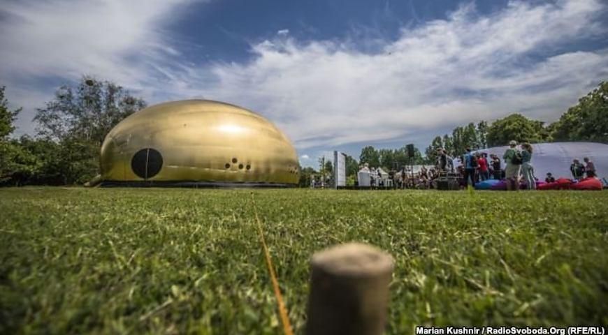 У ботанічному саду Києва відкрили "Парк корупції": фото У ботанічному саду Києва відкрили "Парк корупції": фото