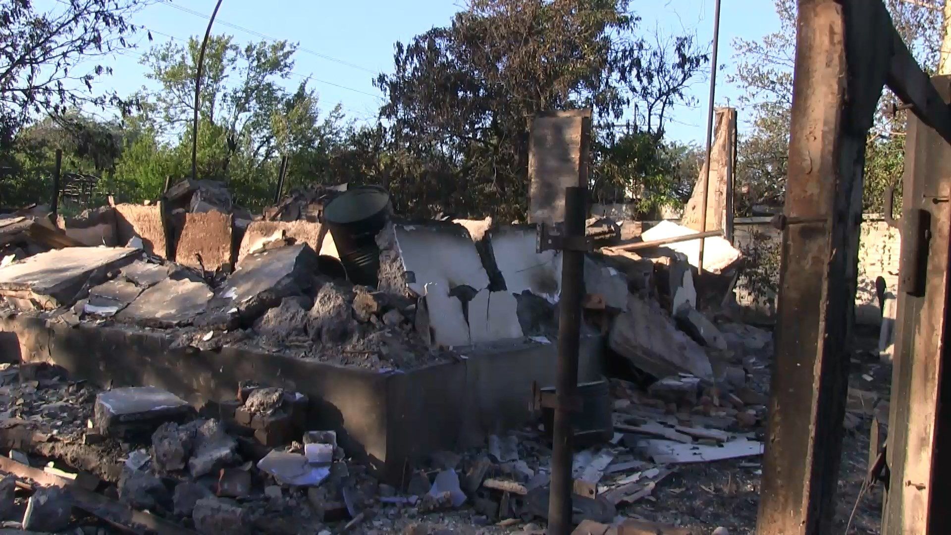 В освобожденном Южном террористы сожгли почти все дома гражданских