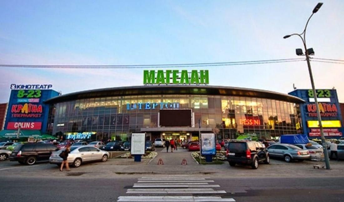 Невідомі у балаклавах захопили офісні приміщення у ТРЦ "Магелан" Невідомі у балаклавах захопили офісні приміщення у ТРЦ "Магелан"