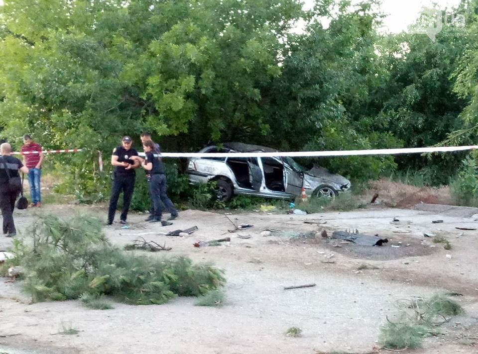 Через "гонки" у Запоріжжі трапилася страшна аварія: загинула жінка з дитиною Через "гонки" у Запоріжжі трапилася страшна аварія: загинула жінка з дитиною