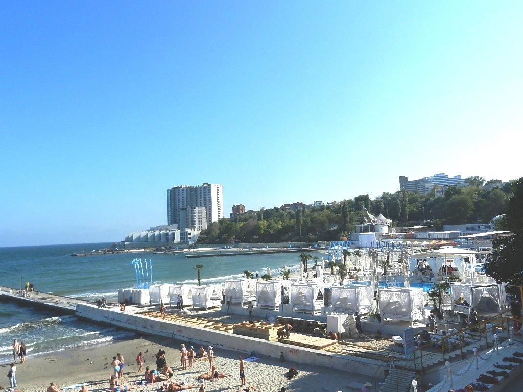 Одеські ресторани погрожують спалити, якщо ті не звільнять пляжі Одеські ресторани погрожують спалити, якщо ті не звільнять пляжі