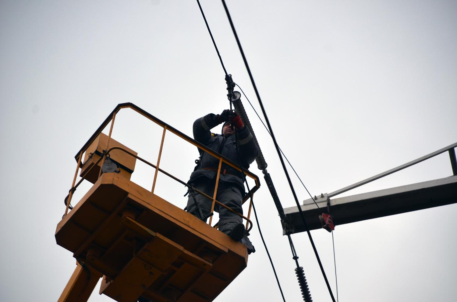 Из-за сильного дожд и ветра на Львовщине без света остаются более 60 населенных пунктов