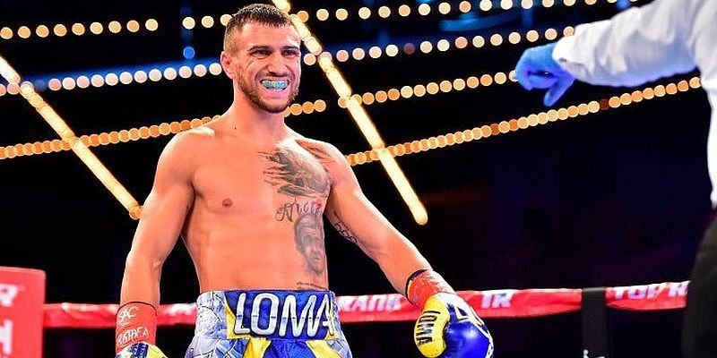 Ломаченко показав шрами після операції на плечі Ломаченко показав шрами після операції на плечі