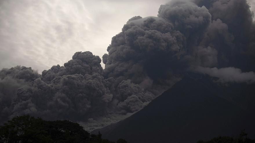 В Гватемале произошло мощное смертельное извержение вулкана: страшные кадры