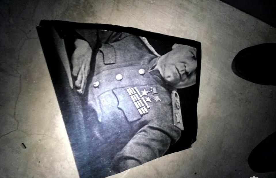 У Харкові розбили меморіальну дошку відомому радянському воєначальнику У Харкові розбили меморіальну дошку відомому радянському воєначальнику