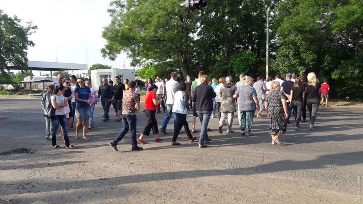 Одесити перекрили небезпечну дорогу Одесити перекрили небезпечну дорогу