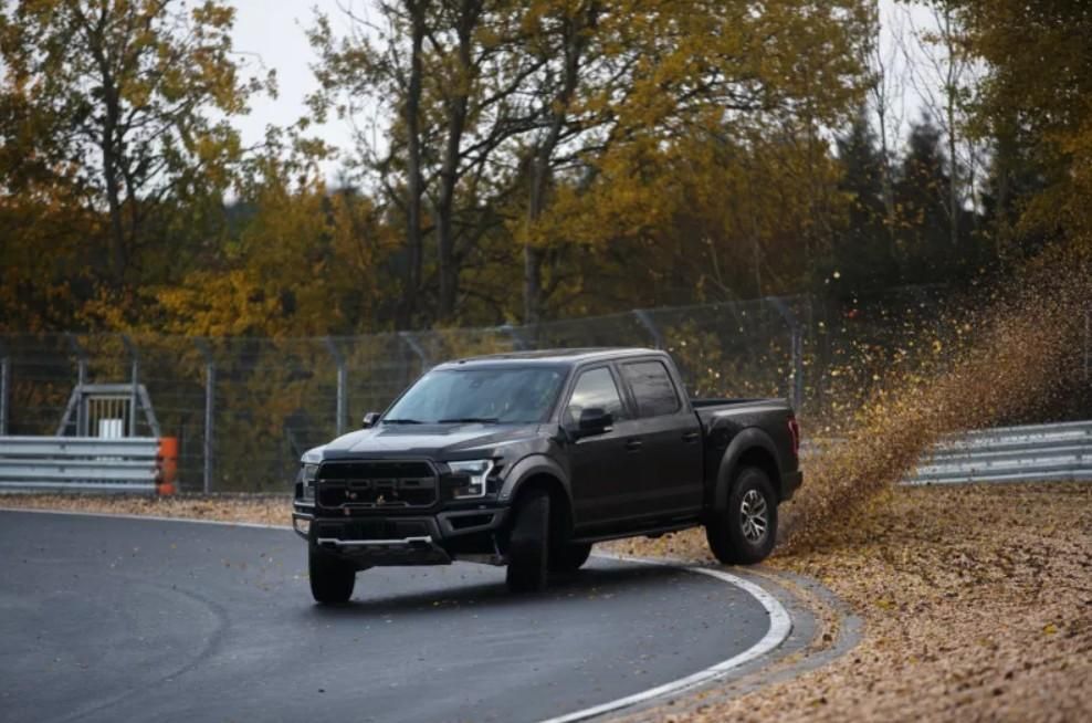 Легендарную трассу Нюрбургринг смог покорить грузовик – мощный Ford Raptor