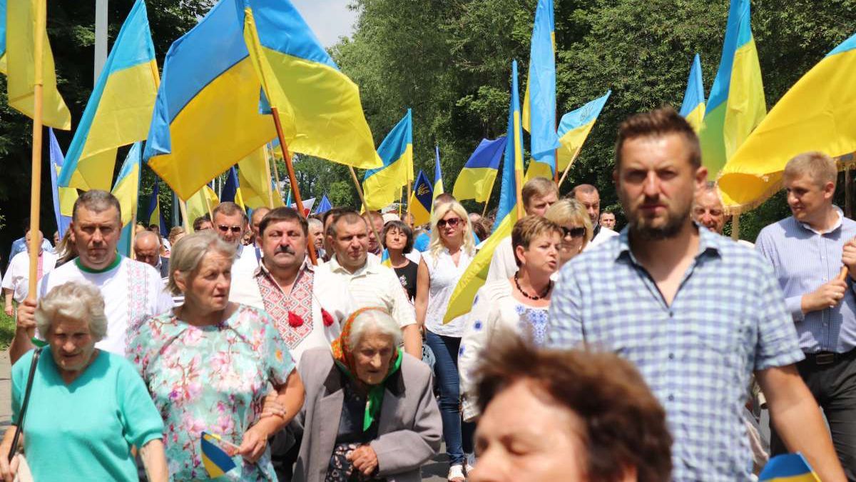 "Сусіди українці, застерігаємо": український марш у Польщі зустріли промовистим банером 